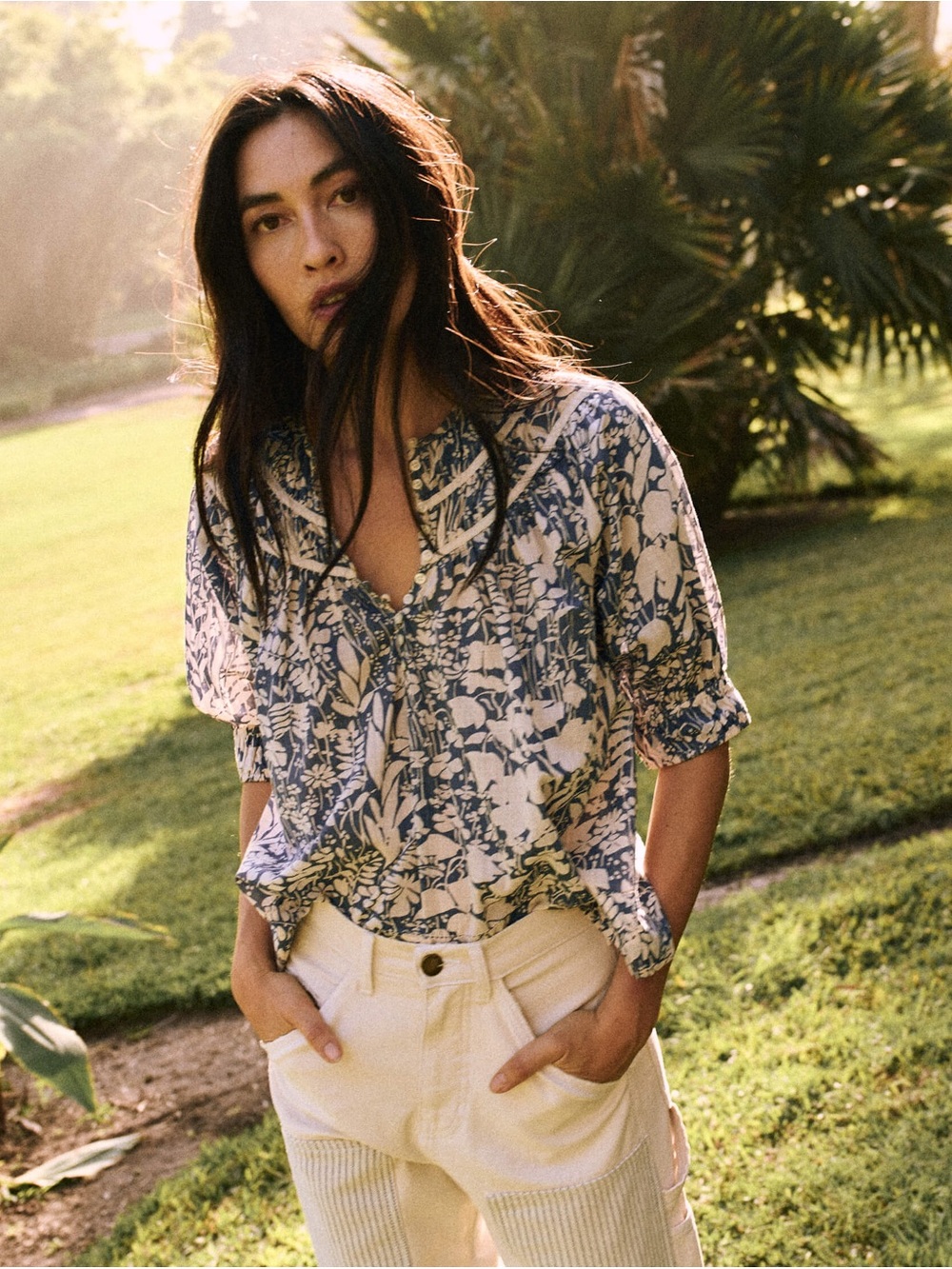 THE GREAT THE STORYTELLER FLORAL COTTON TOP IN PALM LEAF ISLAND FLORAL